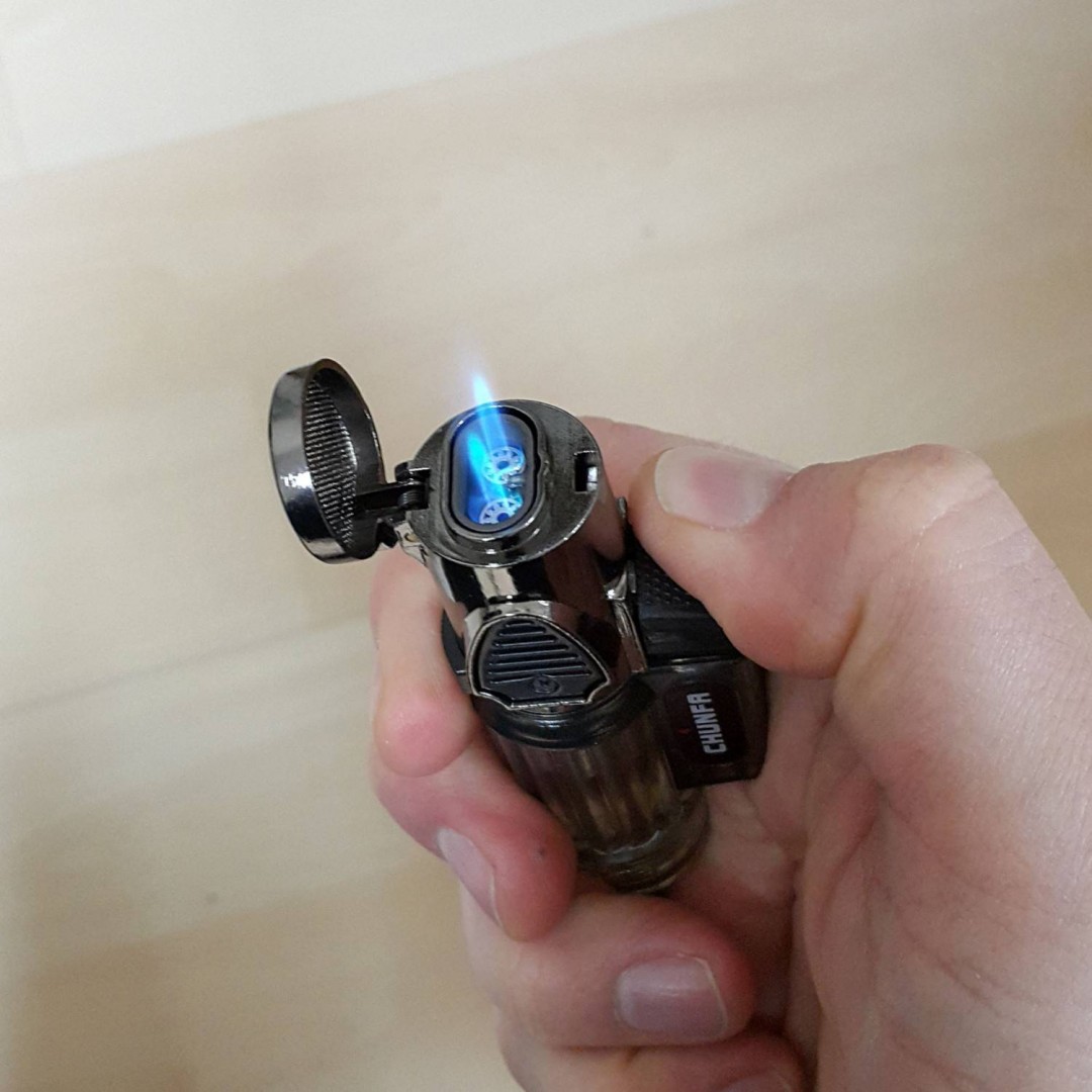 İki Pürmüz Şeffaf Depolu Alevli Çakmak