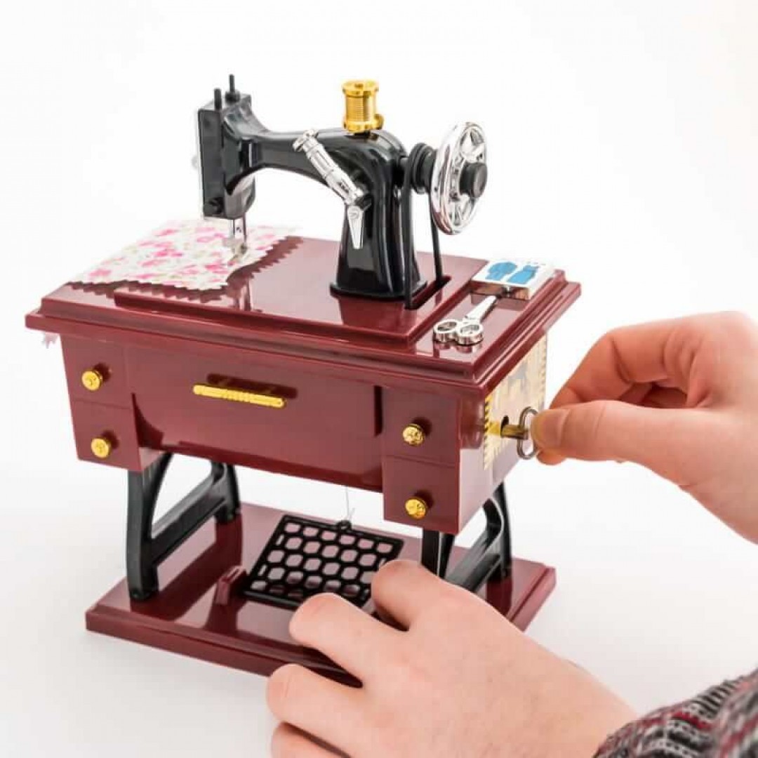 Nostaljik Kurmalı Dikiş Makinesi Şeklinde Müzik Kutusu